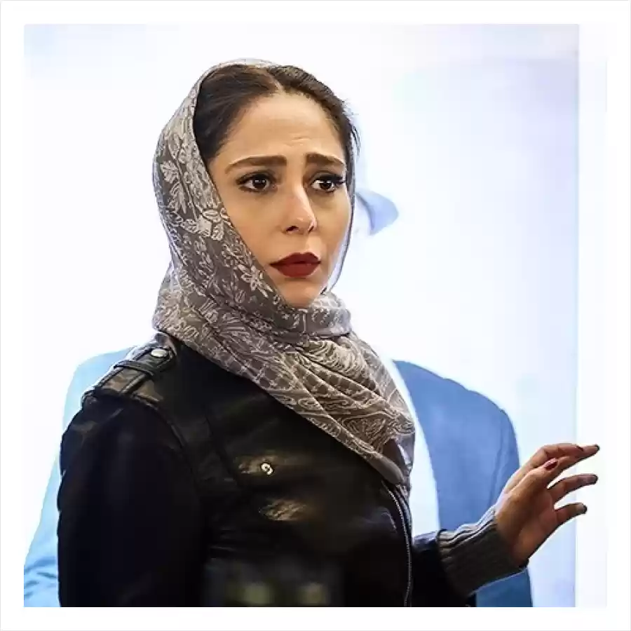 رعنا آزادی‌ور