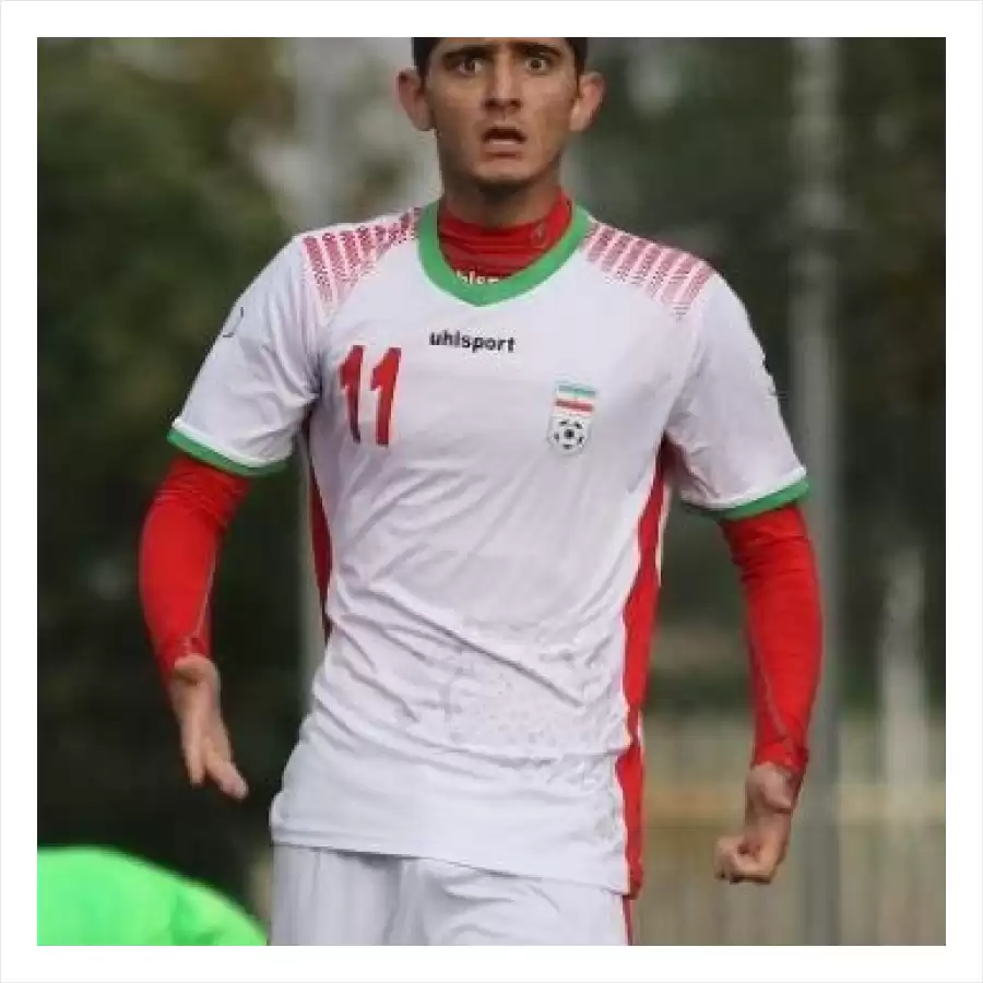 آریا برزگر